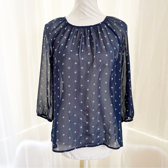 Old Navy Dressy blouse Size Medium - Picture 1 of 7